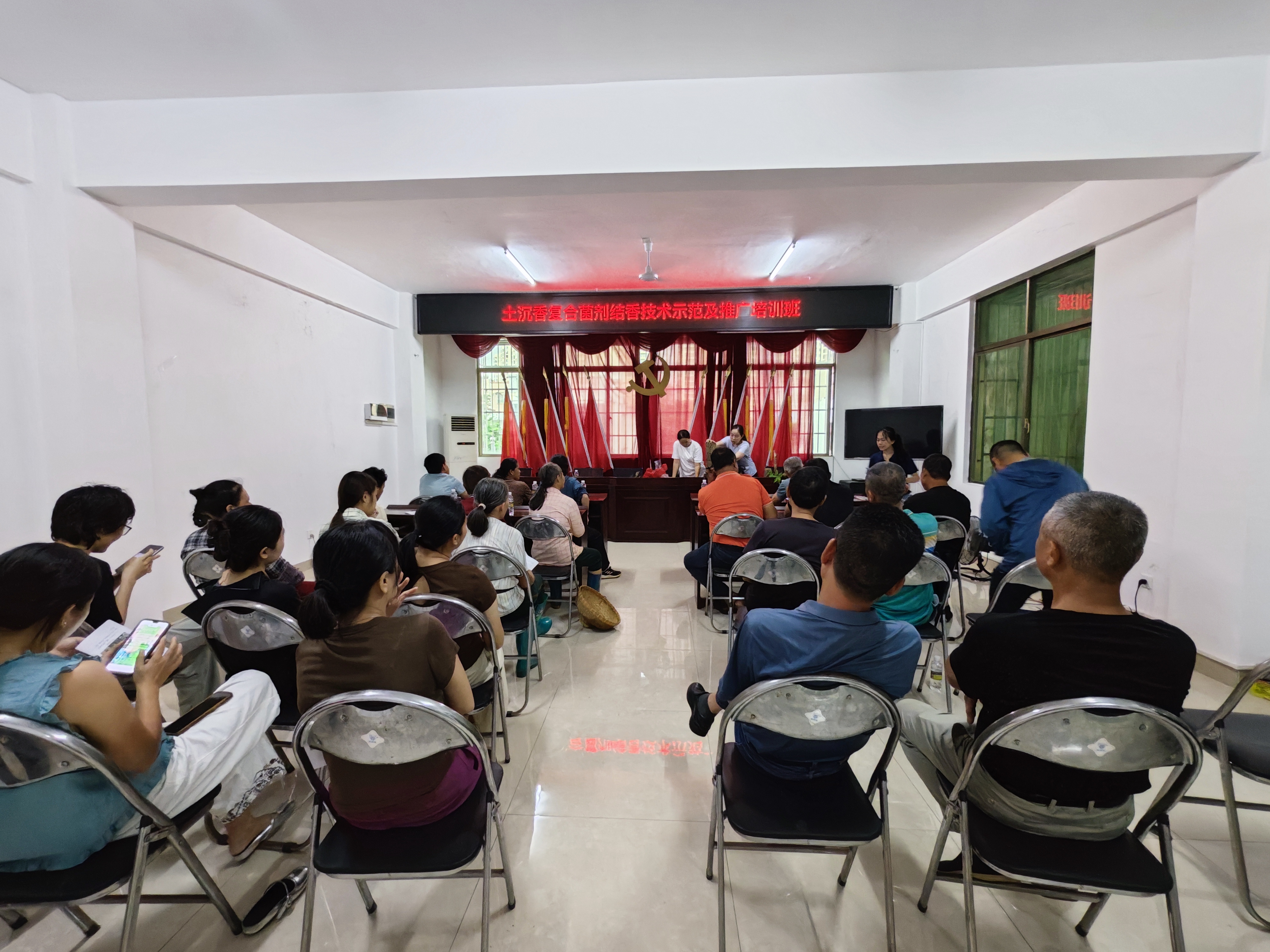 1758516810817791.jpg 1758516810817791.jpg